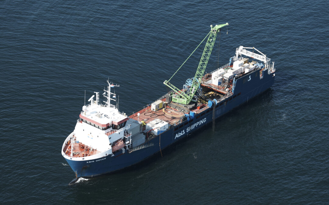 300 ton Offshore crawler crane on Eems D – Dp2 vessel