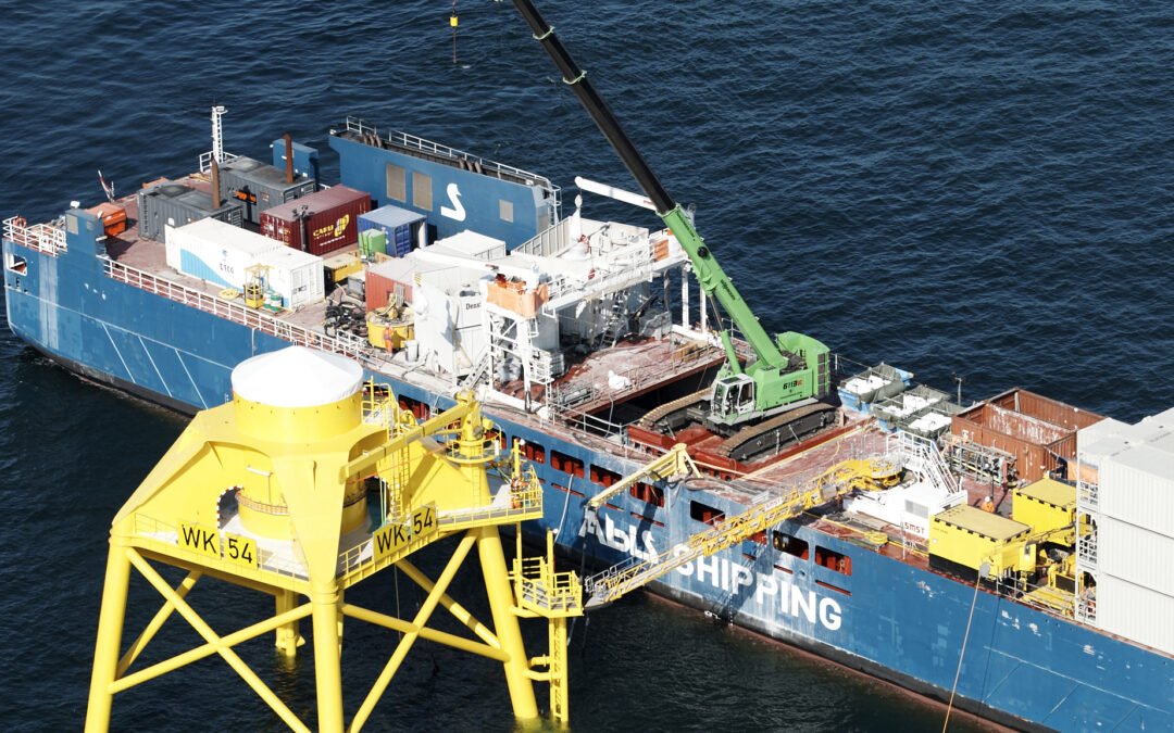 120 tons telescopic crawler crane mounted on Eems D (Grouting)