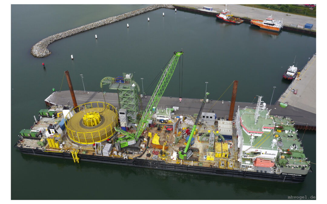 300 ton HD and 120 ton telescopic crane on cable lay barge